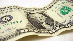 Какие штрафы грозят казахстанцам за цены в долларах