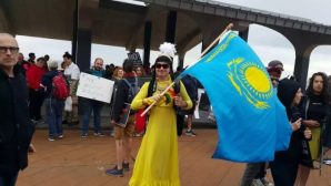 Абаев прокомментировал фигурирование флага Казахстана на гей-парадах