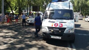 Пять человек пострадали при наезде автомобиля в Алма-Ате
