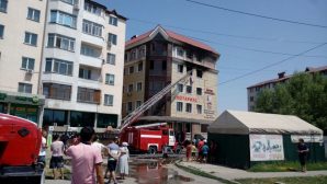 Двое детей госпитализированы в результате пожара в жилом доме в Алматы
