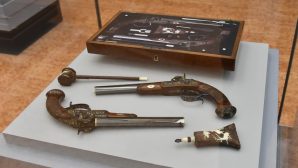 Эрмитаж привез экспозицию старинного оружия в Астану