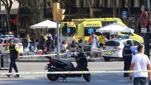 Теракт в центре Барселоны: микроавтобус въехал в толпу
