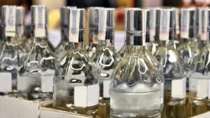 Цех по изготовлению поддельного алкоголя накрыли в Алматы