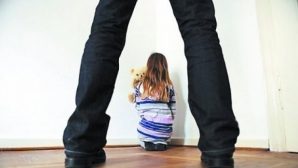 В Павлодаре мать обвинила отца в развращении маленьких дочерей‍
