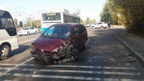 В Алматы столкнулись 4 автомобиля: трое пострадавших