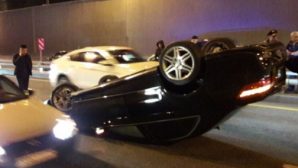 Видеофакт: автомобиль перевернулся на крышу в результате ДТП в Алматы