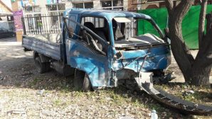 В Алматы грузовик столкнулся с иномаркой и врезался в дерево
