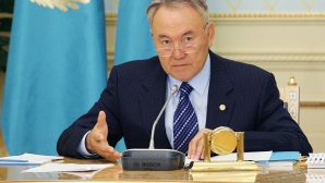 Назарбаев поручил продолжать борьбу со взяточничеством