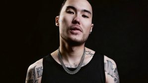 Видеофакт: казахстанский рэпер Скриптонит обматерил фанатку