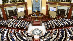 В Парламенте Казахстана чиновник скончался перед началом слушаний