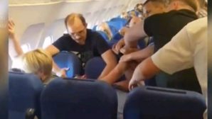 В Атырау суд отштрафовал пьяного дебошира в самолете