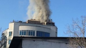 В Алматы горел частный дом и хозяйственные постройки