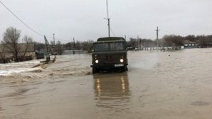 Спасатели борются с паводком в Курчумском районе ВКО