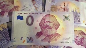 В Германии к юбилею Карла Маркса выпустили купюры номиналом 0 евро