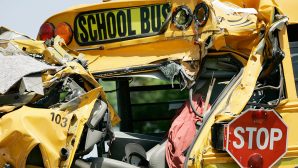 В США в школьный автобус врезалась фура