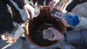 Пьяная канализация: в Петропавловске в канализацию слили 52 тысячи бутылок спиртного
