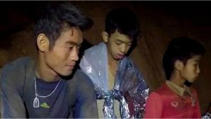 Таиланд: как 25-летнему футбольному тренеру удалось не допустить паники в пещере