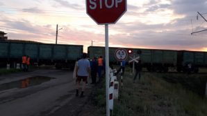 В Павлодарской области грузовой поезд столкнулся с автобусом