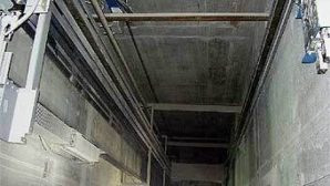 Атырау: вниз сорвался лифт с людьми
