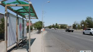 Атырау: на автобусной остановке погибли женщина и ребенок