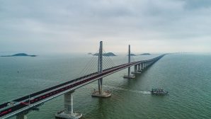 23 октября в Китае открыли самый длинный морской мост