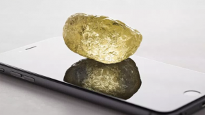 В Канаде нашли огромный желтый алмаз