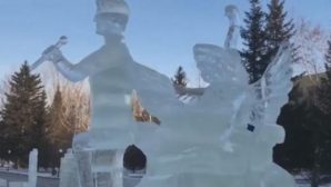 Димаш Кудайберген и лебеди застыли во льду в Кокшетау