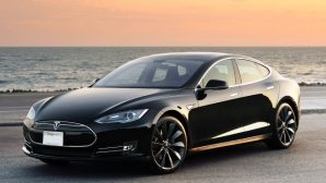 В США полиция задержала водителя Tesla, уснувшего и ехавшего на автопилоте