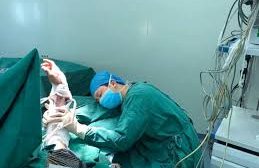 Хирург уснул прямо во время операции