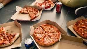 Авиадиспетчеры Канады прислали коллегам без зарплаты более 350 пицц