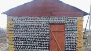 Кызылорда: местный житель построил баню из 7 тысяч бутылок