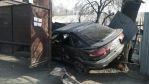 Автомобиль на скорости врезался в остановку в Алматы: есть погибшие