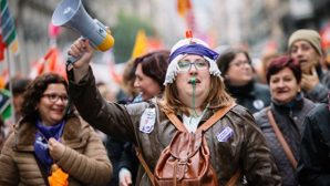 Из-за забастовки феминисток в Испании на 8 марта отменили более 300 поездов