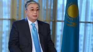Глава Казахстана подверг критике установку билбордов с его портретами