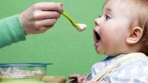 Ученые выяснили, имеет ли значение метод приучения ребенка к твердой пище