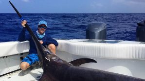 Рыбаки в США поймали огромную рыбу-меч весом 340 килограмм