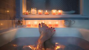 Медики: Нахождение в горячей ванне больше 5 минут вредит здоровью