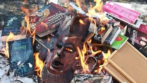 В Польше священники публично сожгли книги о Гарри Поттере и роман «Сумерки»