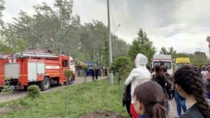 В Казахстане сильный ветер опрокинул батут, погиб ребенок