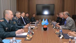 Министр обороны Казахстана встретился с представителями миротворческих сил ООН