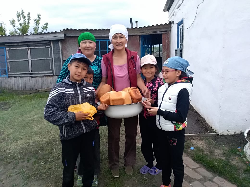 Дети в ауле. Казахская деревня. Казахи Омской области. Казахи в деревне. Казахи в ауле.