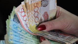 В Алматы бюджетникам повысят зарплату