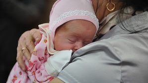 В Казахстане женщина украла из роддома младенца для продажи