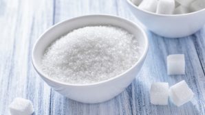 В России оптовые цены на сахар упали на рекордные 27,5%