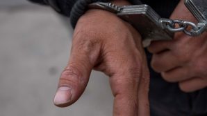 В Алматы грабители впятером отобрали у мужчины деньги и телефон