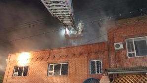 В Кызылорде ликвидировали крупный пожар в гостинице