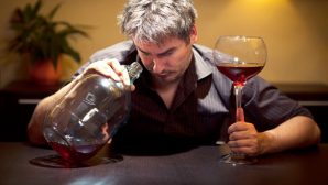 Исследователи поняли, почему люди напиваются до беспамятства