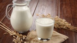 Диетологи сообщили, какие продукты нельзя сочетать с молоком
