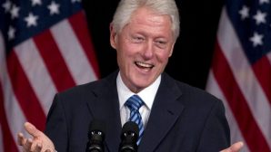 В особняке миллиардера Эпштейна нашли портрет Билла Клинтона в платье