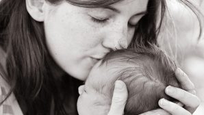 Материнское сердце: женщина родила дочь после 14 направлений на аборт